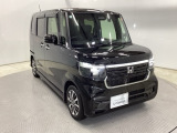 狭い駐車場でも、スライドドアならチャイルドシートへのお子さまの乗降や荷物の積載もスムーズ。