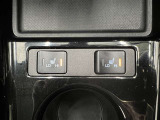 冬場に嬉しい運転席、助手席シートヒーター付きでポカポカ