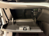 グローブボックス