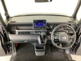 【前方視界】開放的な前方視界!運転がしやすく疲れにくいです♪窓が大きく、見通しがとっても良いおクルマですよ♪