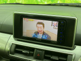 分かりやすい地図表示で、目的地までスムーズに案内します。渋滞情報も確認でき、効率的なルートを選択できます。