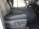 パワーシート搭載。微妙な調整が手軽にでき、ピッタリなポジションで運転することが可能です。