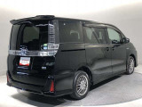 ご納車前にはエンジンオイル・オイルエレメント等を交換して、トヨタディーラーのエンジニアがしっかりと整備をさせていただきます。交換部品などについては、スタッフへお尋ねください。