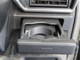 運転席側、カップホルダーです。