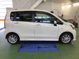 納車前にはプロのメカニックが点検、整備を行いますので安心してお乗り頂けます。