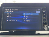 ラジオ、CD、Bluetoothなど、様々な音源に対応。お好みの音楽で、快適な車内空間を演出できます。操作も直感的に行えます。