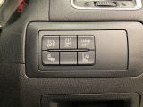 各種機能の切替スイッチは運転席パネル下に集約されています。任意で切り替え可能なため状況に合わせてお使いください。