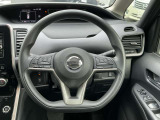 ハンドルは軽やかに回り、気持ちよく運転が出来ます。プロパイロット機能搭載です。
