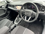 洗練された機能性の高いインテリア。長く使っても飽きないデザインがAudiです。触感にもこだわっております。