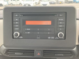 CDやラジオを楽しめるオーディオが搭載されています。AUX端子も備え、様々な音楽ソースに対応可能。ドライブのお供に最適です。