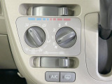 寒い冬も暑い夏も全席に快適な空調を届けてくれる、ダイヤル式エアコンを装備♪