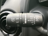 雨天時でもクリアな視界を確保できるワイパーレバー。運転状況に合わせて調整でき、安全な運転をサポートします。