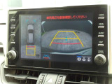 バックガイドモニターで、後方を確認しながら安心して駐車することができます。運転初心者も熟練者も必須の機能ですよ!