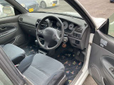 運転席に少しヘタリが見受けられますが強度など問題ありません。