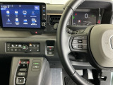 ホンダ純正メモリーナビ搭載なので、遠方へのドライブもお任せ下さい!ステアリング左手側にオーディオ関連のコントロールスイッチを配置しています。操作時は視線を逸らすことなく運転に集中できます