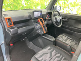 運転席に座ると、見やすいメーター類や操作しやすいスイッチ類が目に飛び込んできます。快適な運転環境が整っています。