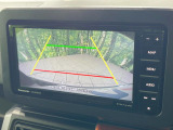 【バックカメラ】駐車時に後方がリアルタイム映像で確認できます。大型商業施設や立体駐車場での駐車時や、夜間のバック時に大活躍!運転スキルに関わらず、今や必須となった装備のひとつです!
