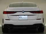 BMWのお車は、走行の安定性とコーナリングの良さを追求し、思い通りにハンドルの操作可能です。試乗車もご用意しておりますので、ぜひ&ldquo;駆け抜ける歓びをご体感ください!