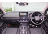 前方視界は、見切りも良く運転しやすいです。内装もキズや染み等無く僅かな使用感のみで非常にキレイですよ♪ペットやタバコ等の嫌な臭いもございません!!