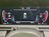 洗練されたデザインのメーターが、運転に集中できる快適な空間を作り出します。必要な情報をひと目で確認でき、安全運転をサポートします。