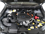 SUBARU独自の水平対向エンジンとストロングハイブリッドシステムを組み合わせ、高出力モーターによる力強く滑らかな加速を実現。SUVならではの爽快で心地よいドライビング体験を提供します。