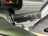 操作しやすい位置に配置されたウインカーレバー。スムーズな操作で安全運転をサポートします。
