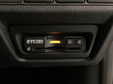 ハンドルの右下にETC2.0がついています。高速道路の料金所の通過も楽々です!。 カードの取り出しもしやすい場所についています。
