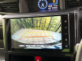 【バックカメラ】駐車時に後方がリアルタイム映像で確認できます。大型商業施設や立体駐車場での駐車時や、夜間のバック時に大活躍!運転スキルに関わらず、今や必須となった装備のひとつです!