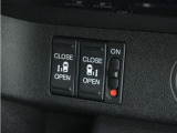 ◆両側電動スライドドア◆狭い駐車場でも乗り降りが楽々♪お子様が隣の車にドアを当ててしまう心配もございません!小さなお子様連れの方もこれで安心。