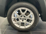 タイヤサイズは 215/60/R17 です。