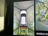 後方の状況をわかりやすく表示。狭い場所での駐車や、後退時の安全確認をサポートします。