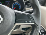 【ステアリングスイッチ】運転中に前方から目線をそらすことなくオーディオ等の操作が可能な便利機能!安心&快適なドライブを演出してくれます。