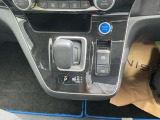 軽い操作で動かせるシフトレバー