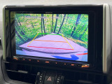 【バックカメラ】駐車時に後方がリアルタイム映像で確認できます。大型商業施設や立体駐車場での駐車時や、夜間のバック時に大活躍!運転スキルに関わらず、今や必須となった装備のひとつです!
