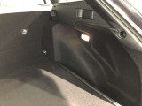 トランクル-ムは照明付きです。地下駐車場や、夜間のお荷物整理に大変便利です。