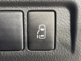 【パワースライドドア】スマートキーや運転席のスイッチでスライドドアの開閉が可能♪電動だから力を入れてドアを開ける必要が無く、小さいお子様でも、重い荷物を持っている時もラクに開け閉めできます♪