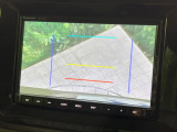 【バックカメラ】駐車時に後方がリアルタイム映像で確認できます。大型商業施設や立体駐車場での駐車時や、夜間のバック時に大活躍!運転スキルに関わらず、今や必須となった装備のひとつです!