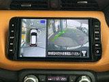 『アラウンドビューモニター』は、空から見下ろすような視点で、スムースな駐車と安全確認をサポートします。