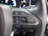 レーダークルーズコントロール作動時に車線維持に必要な運転操作の支援を行う「レーントレーシングアシスト(LTA)」を搭載しています。