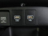 便利な充電用USBジャックも付いています。