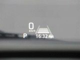 カラーヘッドアップディスプレイ付き。少ない視線移動で情報を確認できるので、運転の疲労軽減に繋がりますよ♪