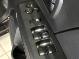 【電動格納ミラー】サイドミラーは電動格納式となっており、狭い駐車場でもキズがつくリスクを抑えられます。