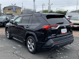 【純正アルミホイール】です!車両デザインに合わせてホイールをデザインしているため、見た目にもカッコイイアルミホイール♪洗車もラクチンで錆びません。