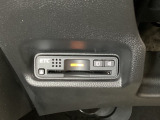 ハンドルの左下にETCがついています。高速道路の料金所の通過も楽々です。 カードの取り出しもしやすい場所についています。