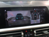 【アラウンドビューモニター】バックカメラに加え、360度のカメラで駐車も楽々。駐車が苦手な方でも安心してお乗りいただけます。