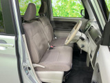運転席からの視界は良好で、運転に集中できます。シートの形状も体にフィットし、長距離運転でも疲れにくいでしょう。快適なドライブを楽しめます。