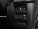 【両側電動スライド】スライドドアは両側電動スライドドアになっております。運転席からの開閉も出来、リモコンキーでも離れたところから開閉出来ますので大変便利な装備です。