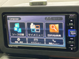 狭い道や駐車場でも安心。後方視界を広げるバックモニターで、安全な運転をサポートします。運転に自信がない方にもおすすめです。