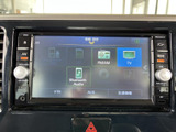 多彩なメディアに対応し、車内時間を楽しく演出します。CD、USB、Bluetoothなど、お好みの音楽をお楽しみいただけます。快適なドライブに貢献します。