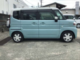 スライドドアで乗降も楽にできます。ホイルベースも長く、外観からも室内の広さが感じられます。